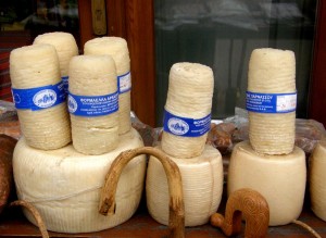 Formaella Parnassou, queso típico de Arachova, en el Monte Parnaso (Foto Flickr de korinakaza)