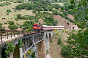 Tren cerca de Karia, en la Grecia Central (Foto Flickr de Nikos Kantiris)
