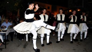 Danza típica griega, en Klisoura (Foto Flickr de D. Smixiotis)