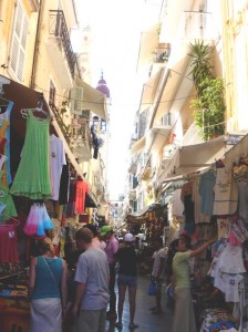 Calle comercial en Corfú, Grecia (Foto Picassa de Kristi)