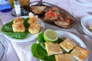 "Mezes", platos típicos de la gastronomía griega (Foto Flickr de heatheronhertravels)