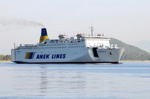 llegar_grecia Ferry de la línea Anek, que une Igoumenitsa y Venecia (Foto Flickr de Aaron Sneddon )