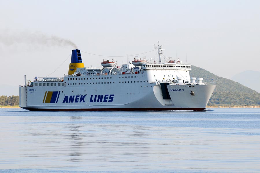 Ferry de la línea Anek, que une Igoumenitsa y Venecia.