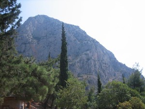 Vista del Monte Parnaso desde la carretera (Foto Flickr de RoseNoel01 )