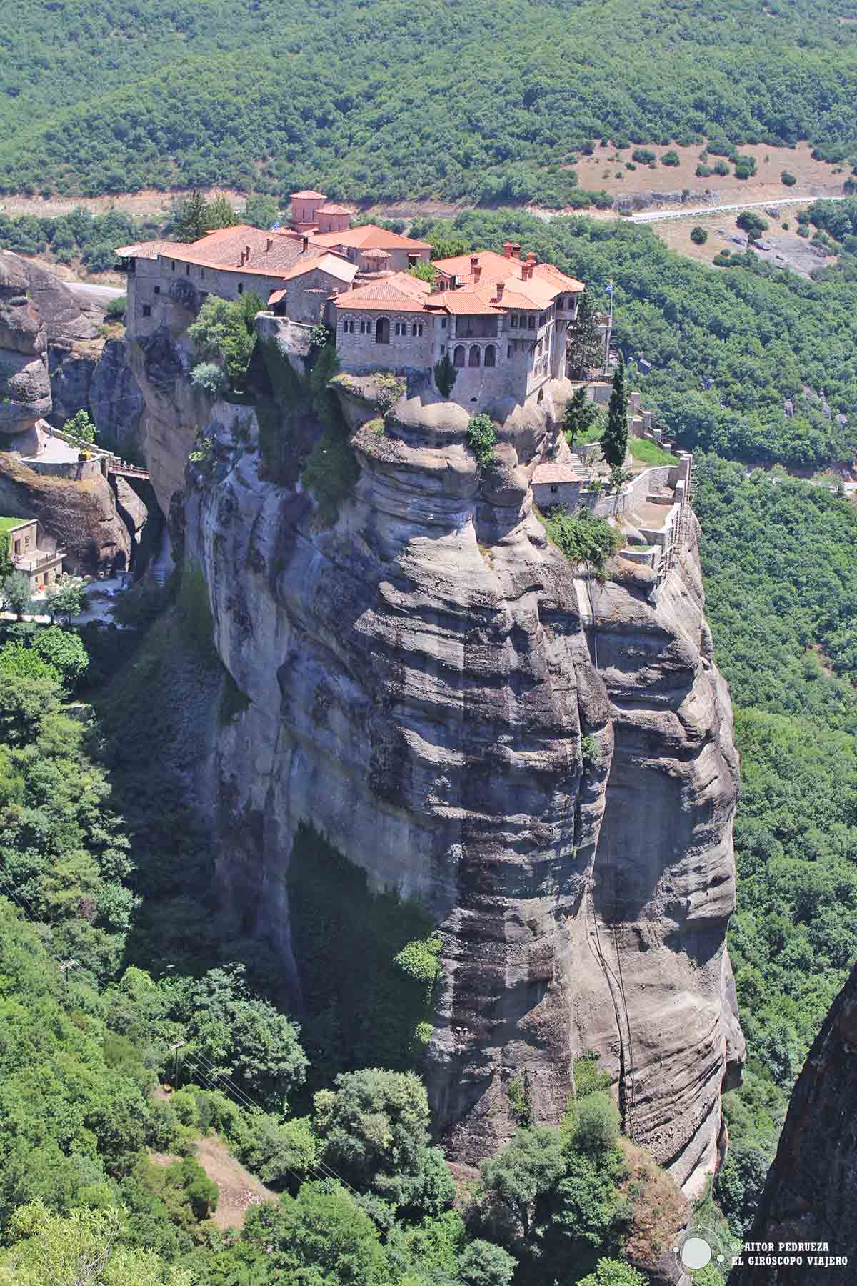 Los impresionantes monasterios de Meteora parecen volar.